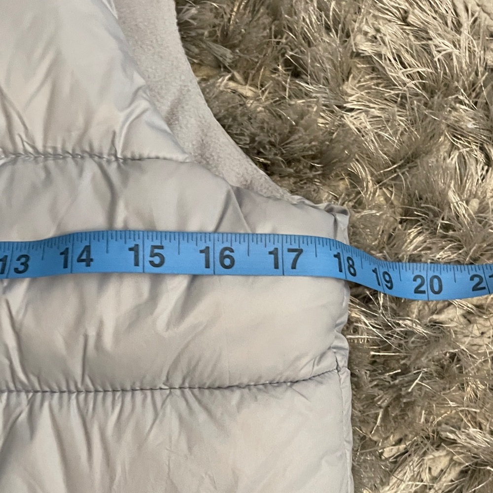 Old Navy Daylight Gray Puffer Vest XS Like New! - Picture 7 of 11